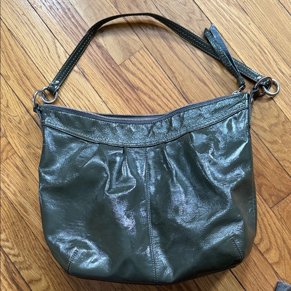 Elegant Coach Green Leather Shoulder Bag